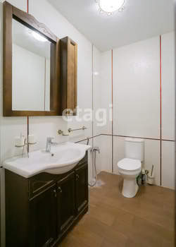 Дом 211м², 2-этажный, участок 8 сот.