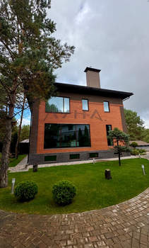 Дом 357м², 3-этажный, участок 15 сот.