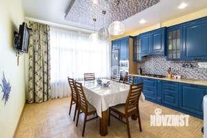 Дом 241м², 2-этажный, участок 8 сот.  