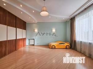 Коттедж 502м², 4-этажный, участок 16 сот.  