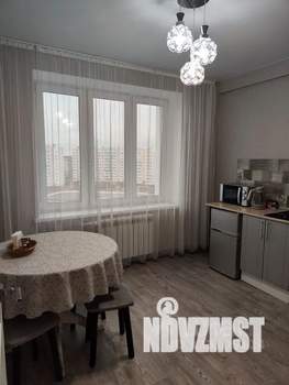 1-к квартира, посуточно, 37м2, 8/25 этаж