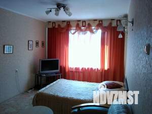 1-к квартира, посуточно, 35м2, 4/9 этаж