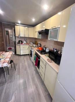 2-к квартира, вторичка, 64м2, 1/10 этаж