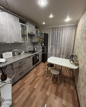 2-к квартира, вторичка, 63м2, 1/10 этаж