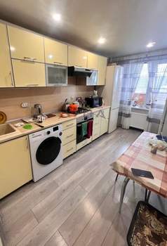 2-к квартира, вторичка, 64м2, 1/10 этаж
