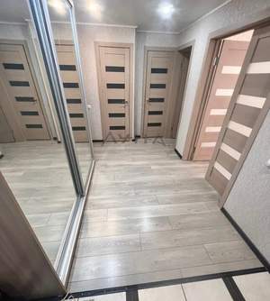 2-к квартира, вторичка, 64м2, 1/10 этаж