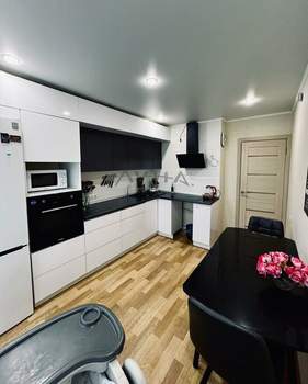 2-к квартира, вторичка, 61м2, 1/10 этаж