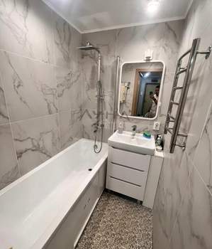2-к квартира, вторичка, 64м2, 1/10 этаж